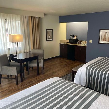 Best Western Plus Edmonds Harbor Inn Buitenkant foto