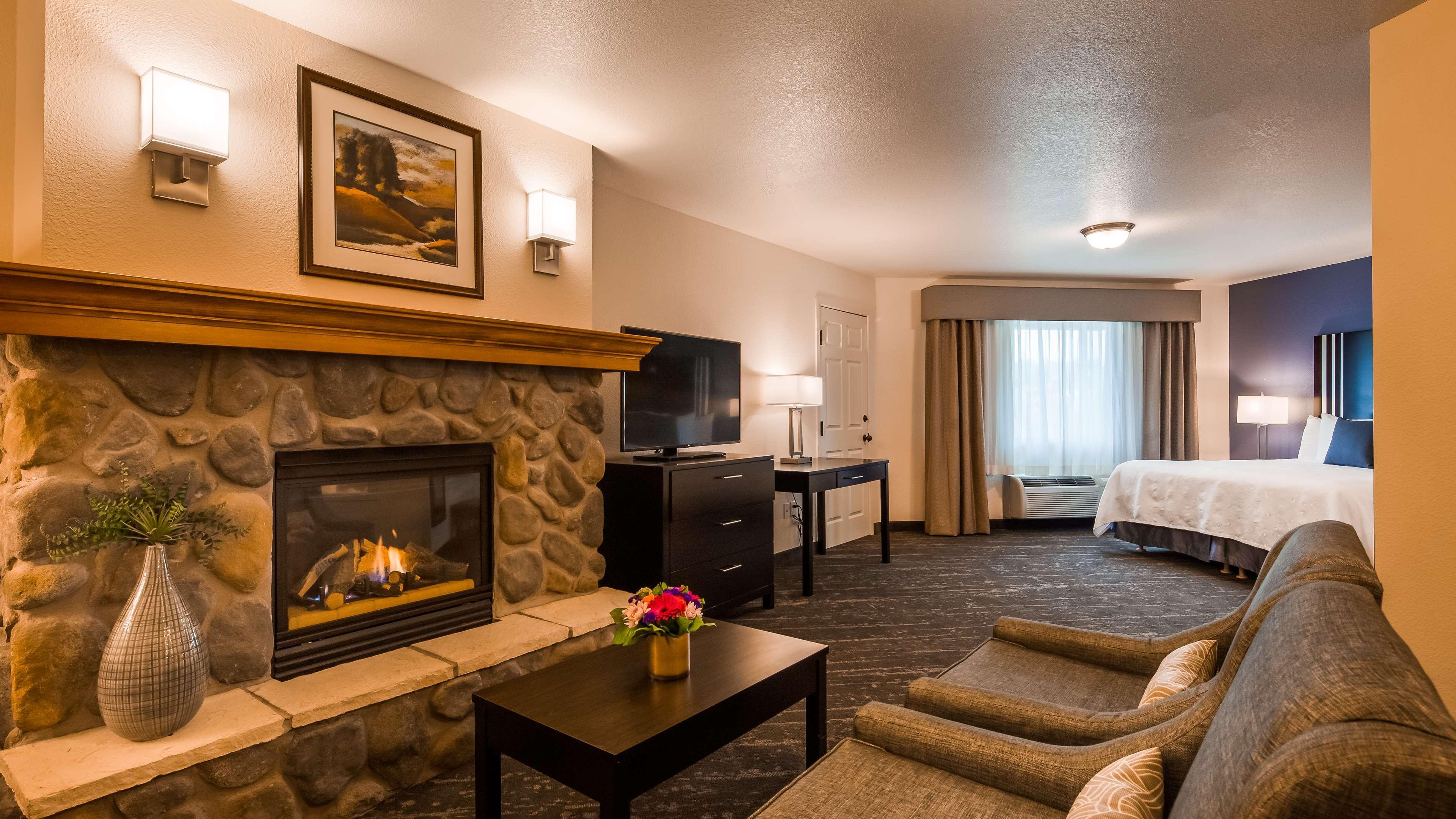 Best Western Plus Edmonds Harbor Inn Buitenkant foto