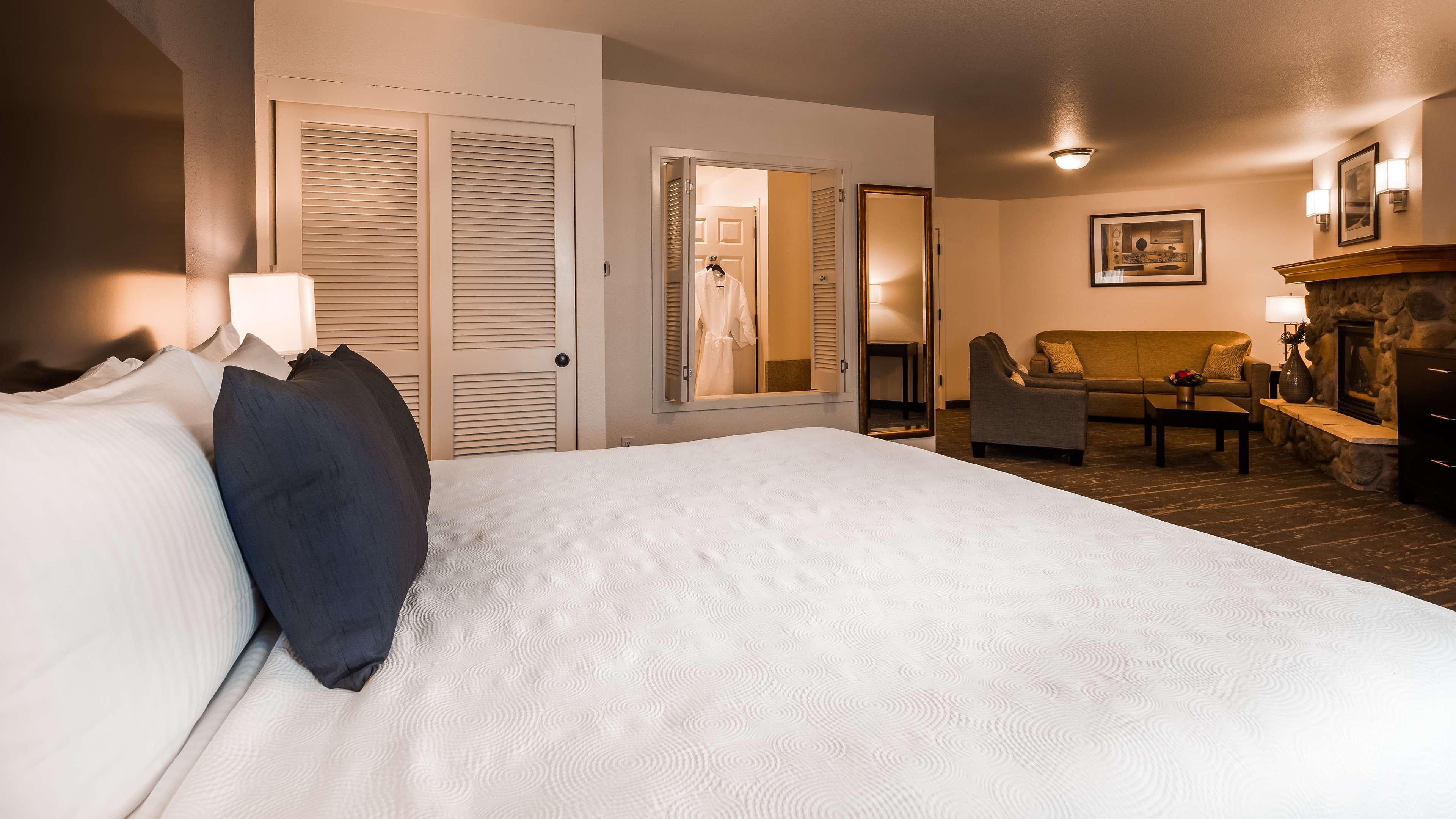 Best Western Plus Edmonds Harbor Inn Buitenkant foto