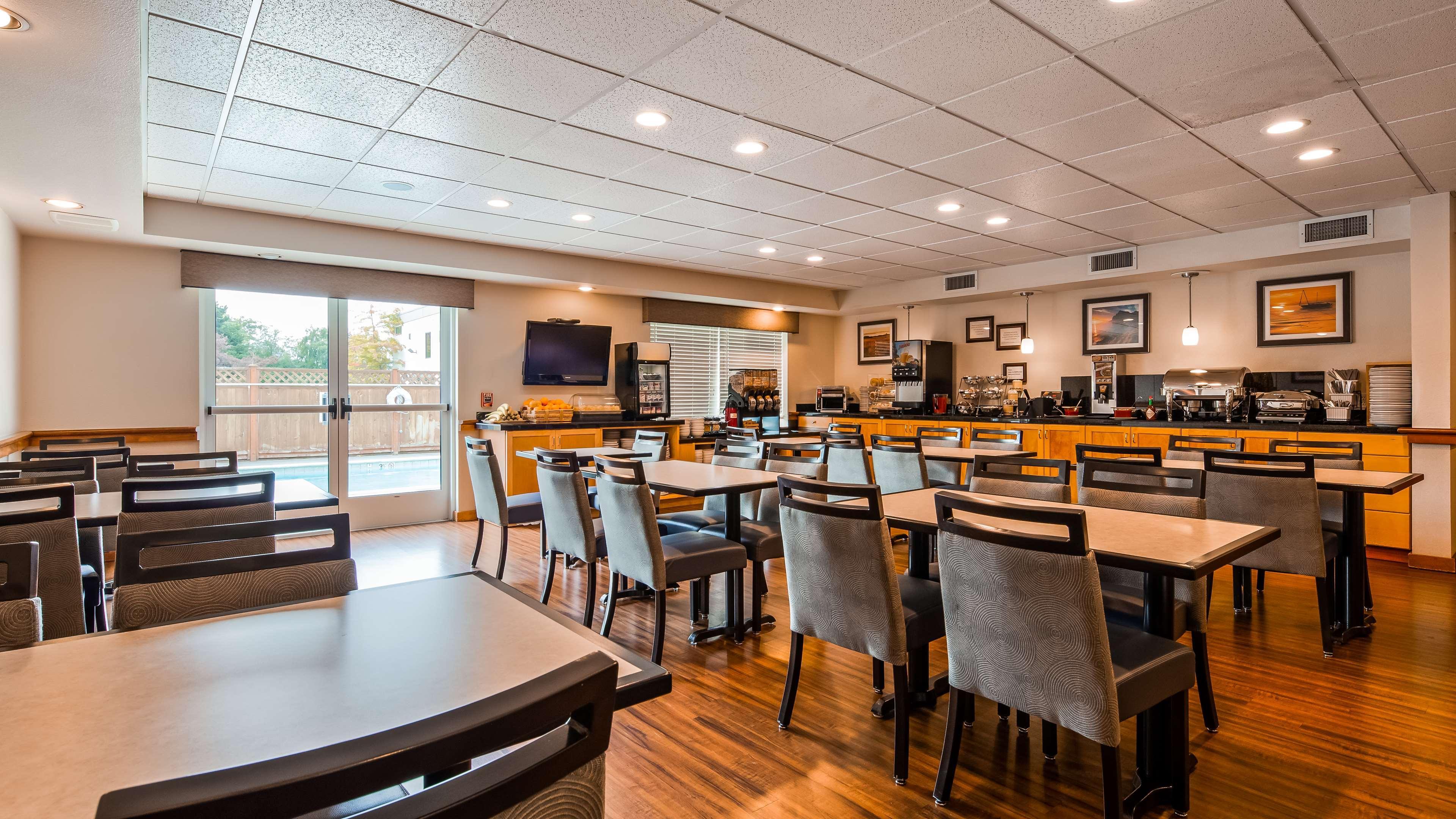 Best Western Plus Edmonds Harbor Inn Buitenkant foto