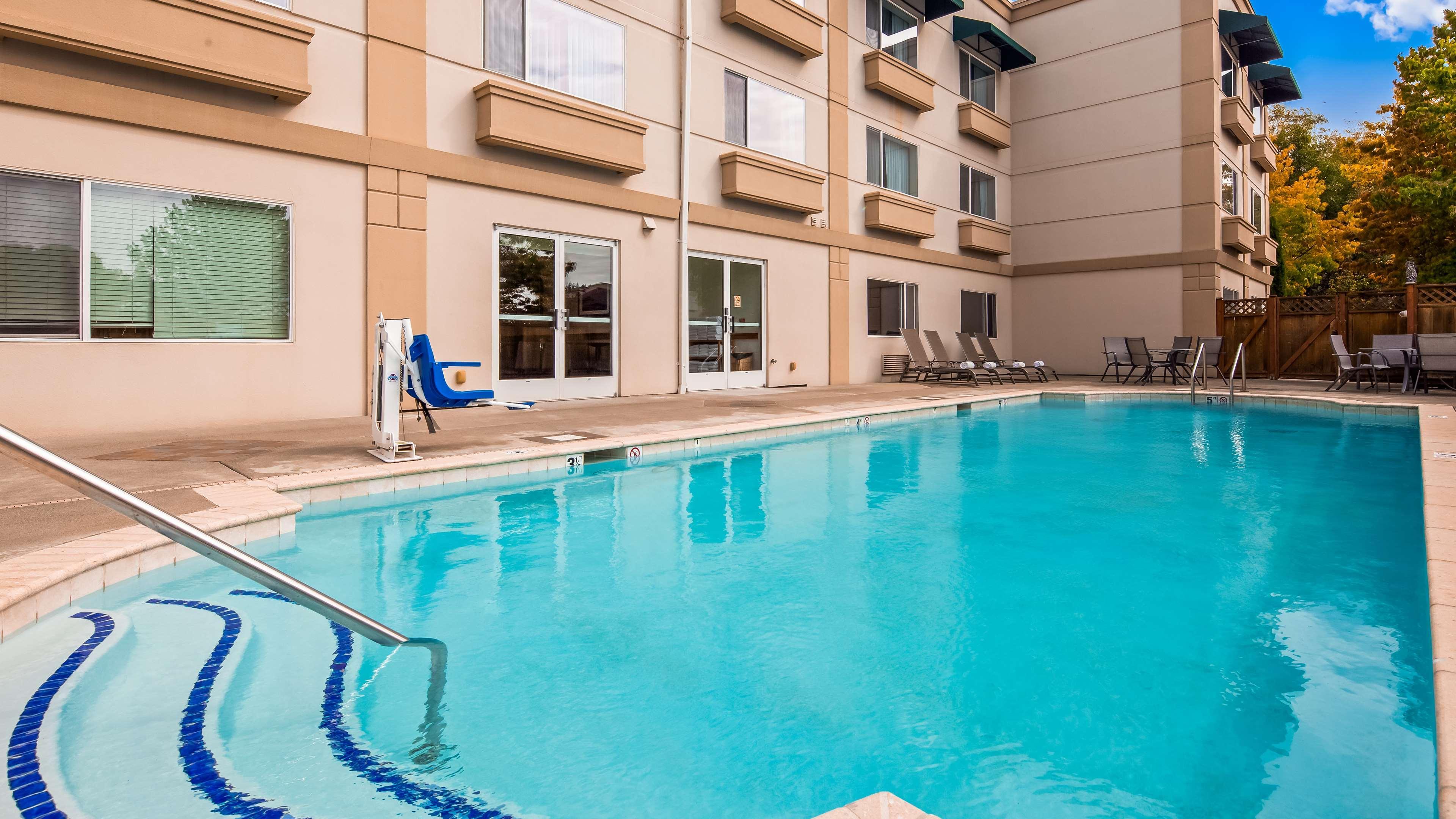 Best Western Plus Edmonds Harbor Inn Buitenkant foto