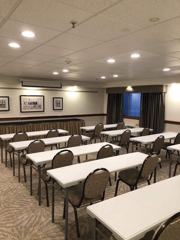 Best Western Plus Edmonds Harbor Inn Buitenkant foto