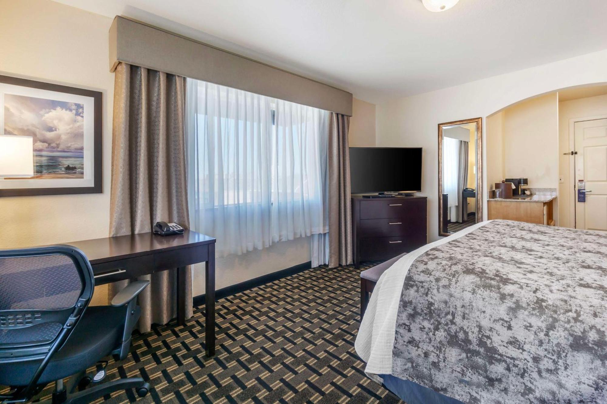 Best Western Plus Edmonds Harbor Inn Buitenkant foto