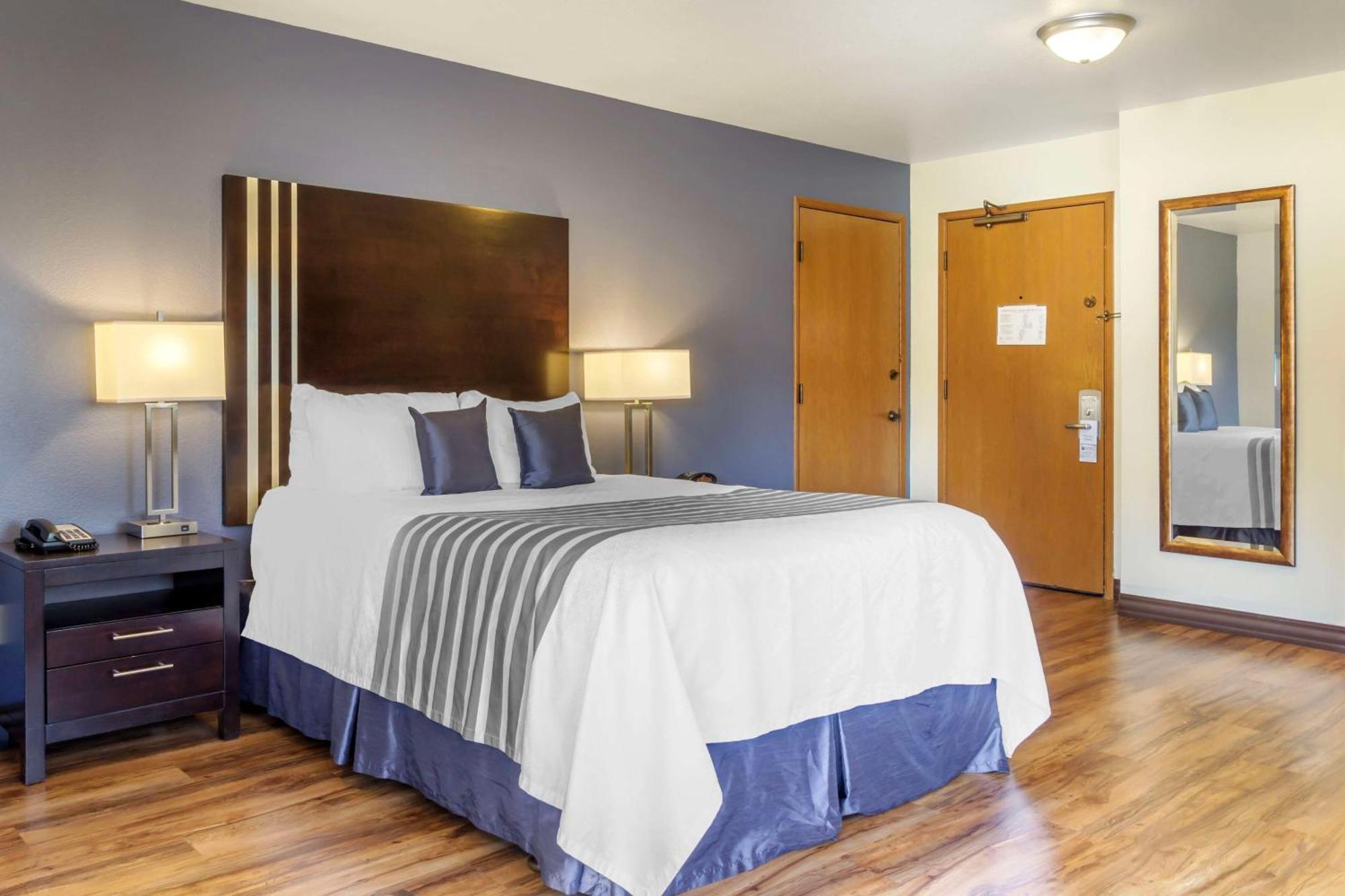 Best Western Plus Edmonds Harbor Inn Buitenkant foto