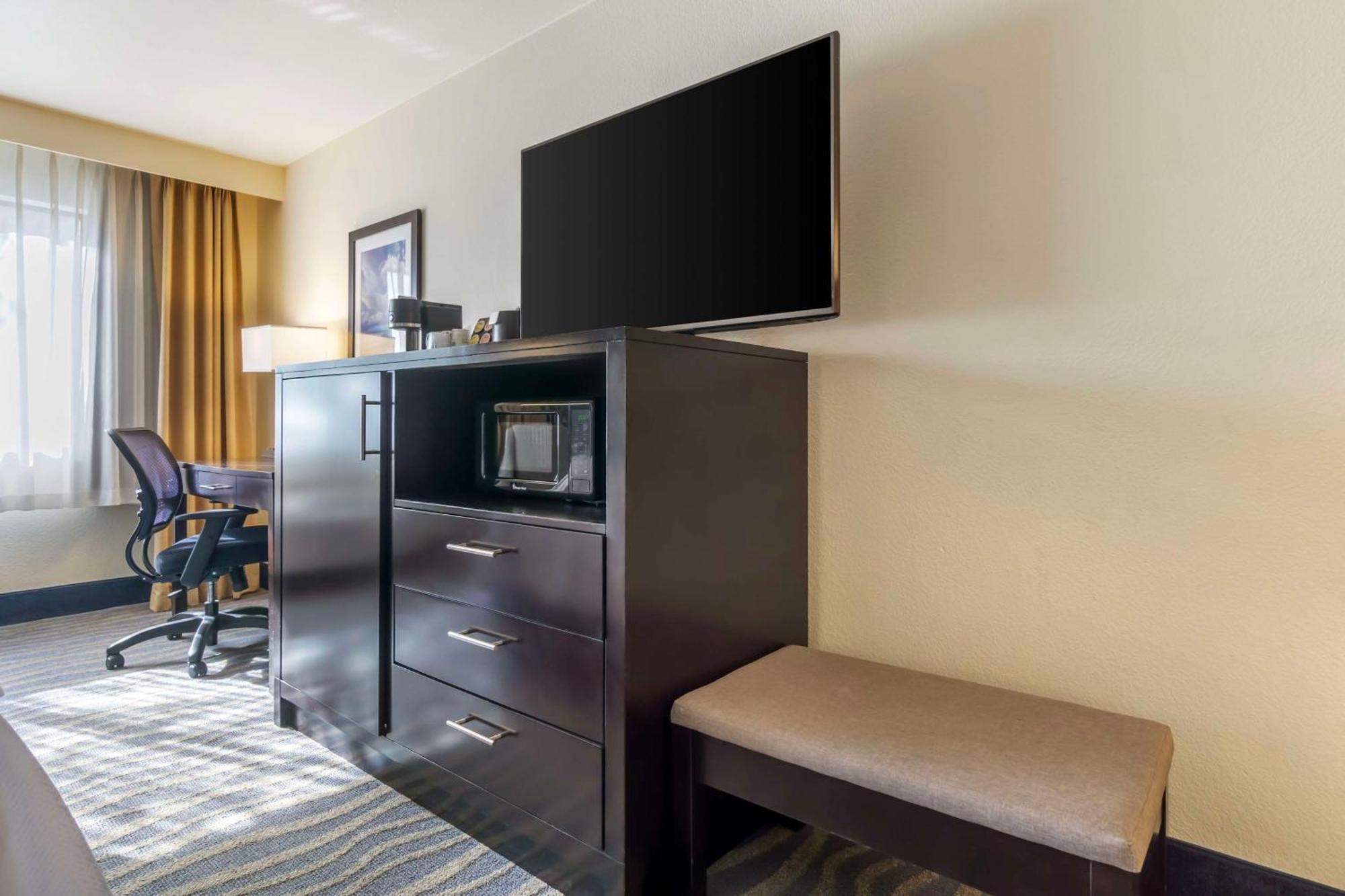 Best Western Plus Edmonds Harbor Inn Buitenkant foto