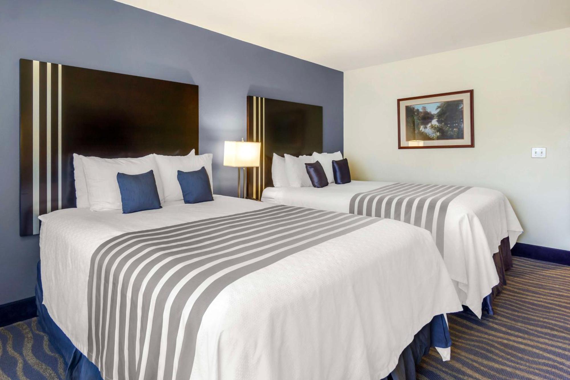 Best Western Plus Edmonds Harbor Inn Buitenkant foto