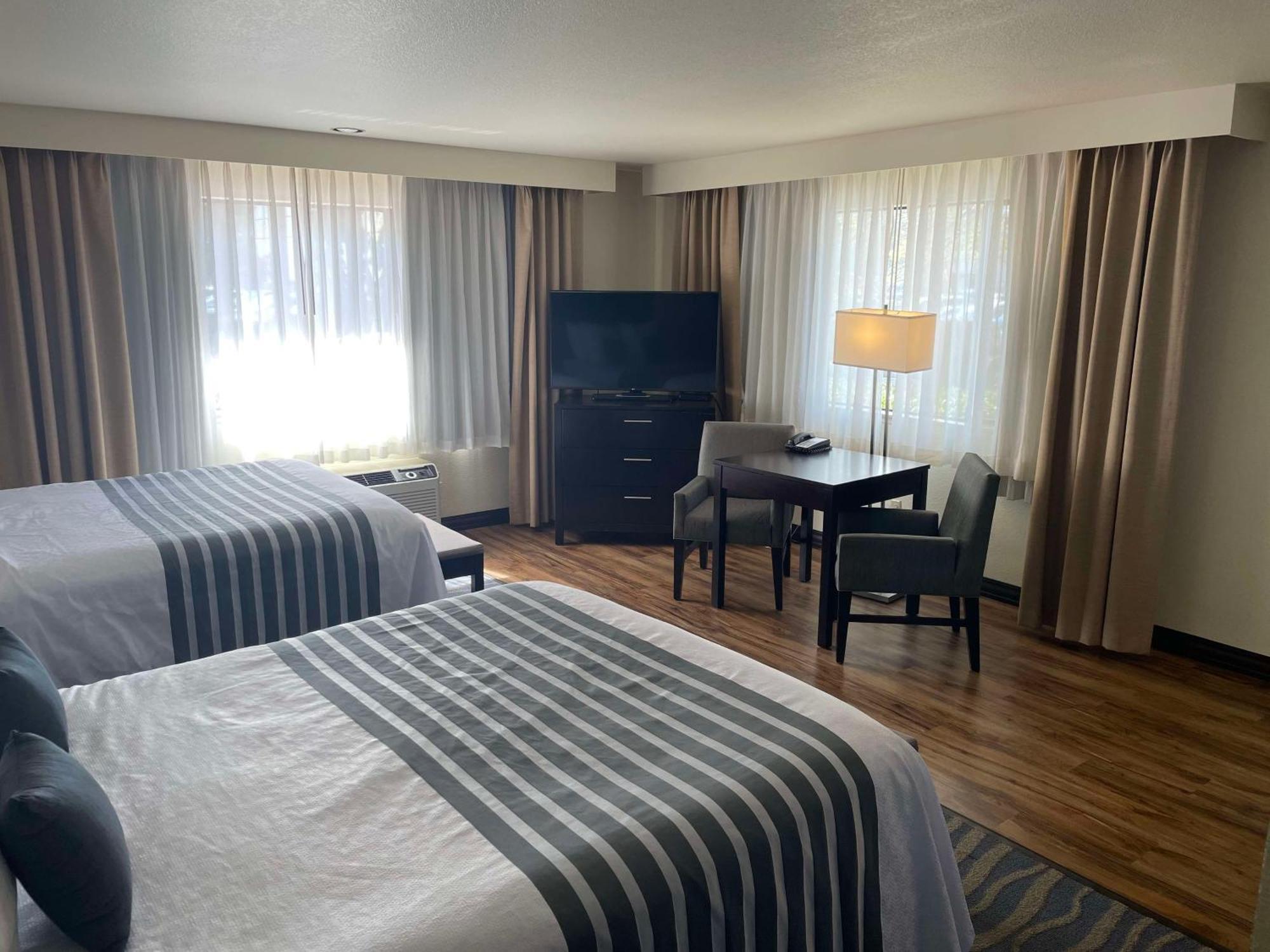 Best Western Plus Edmonds Harbor Inn Buitenkant foto