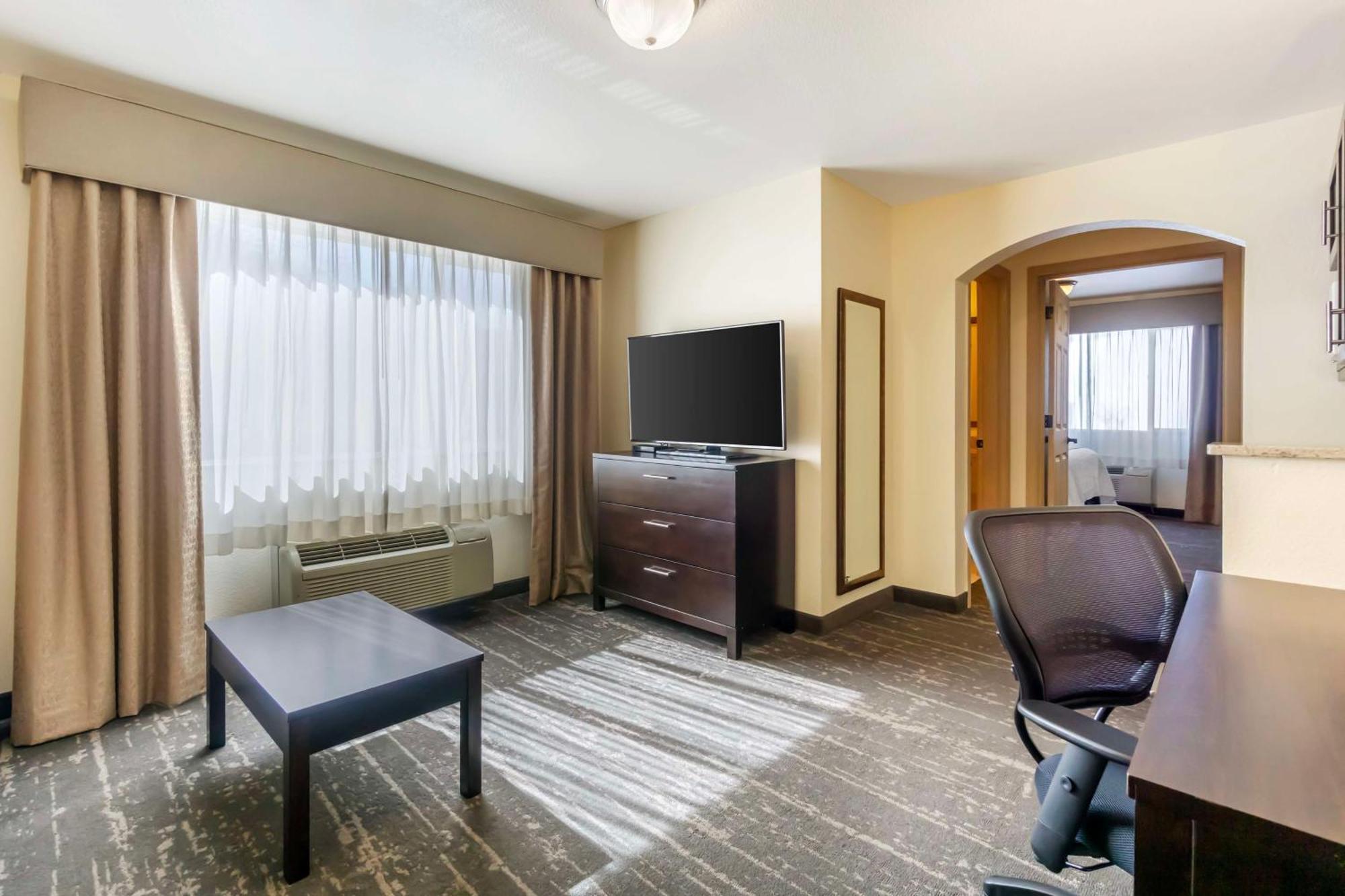 Best Western Plus Edmonds Harbor Inn Buitenkant foto