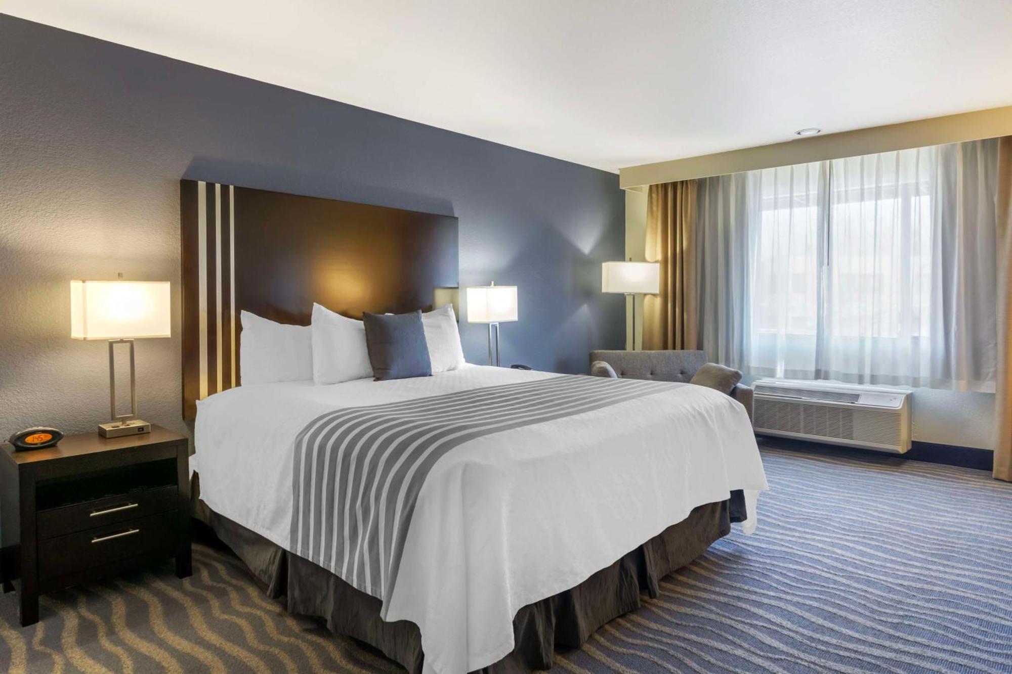 Best Western Plus Edmonds Harbor Inn Buitenkant foto
