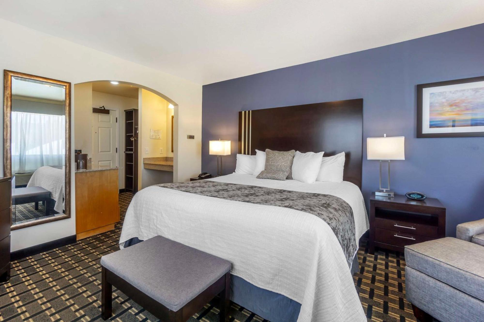 Best Western Plus Edmonds Harbor Inn Buitenkant foto