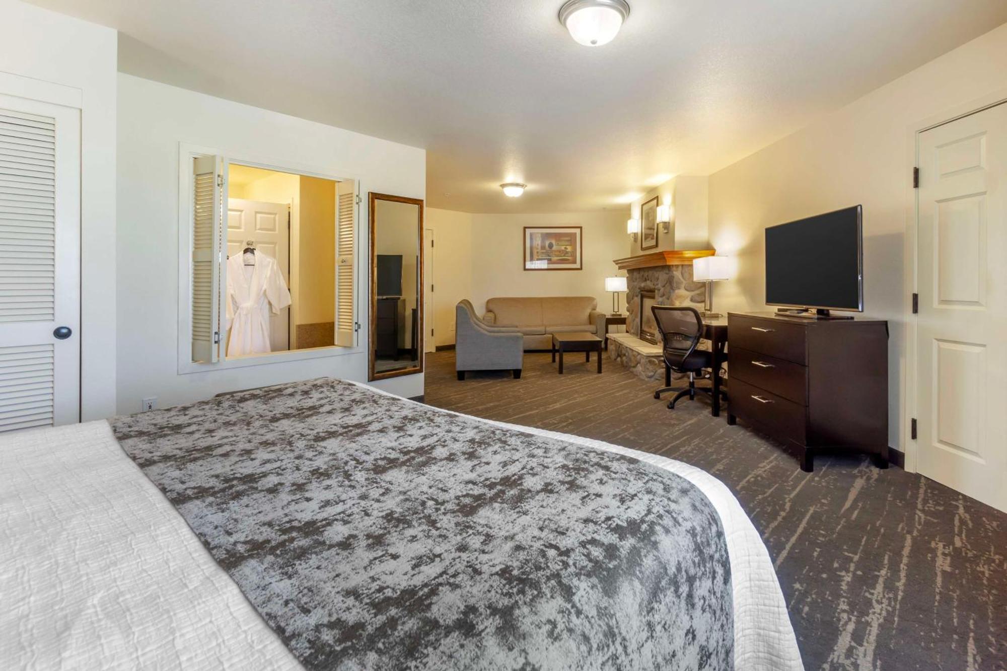 Best Western Plus Edmonds Harbor Inn Buitenkant foto