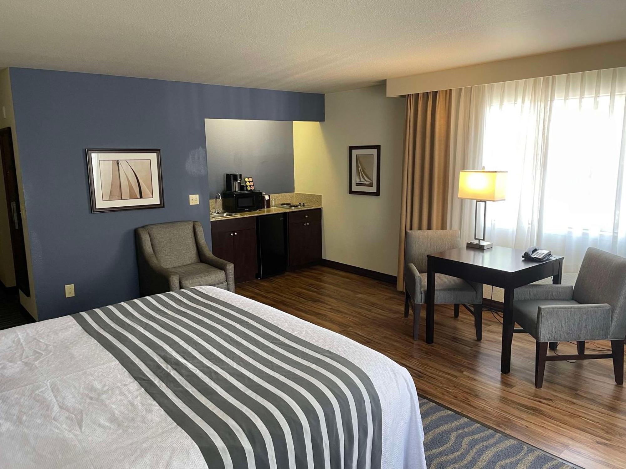 Best Western Plus Edmonds Harbor Inn Buitenkant foto