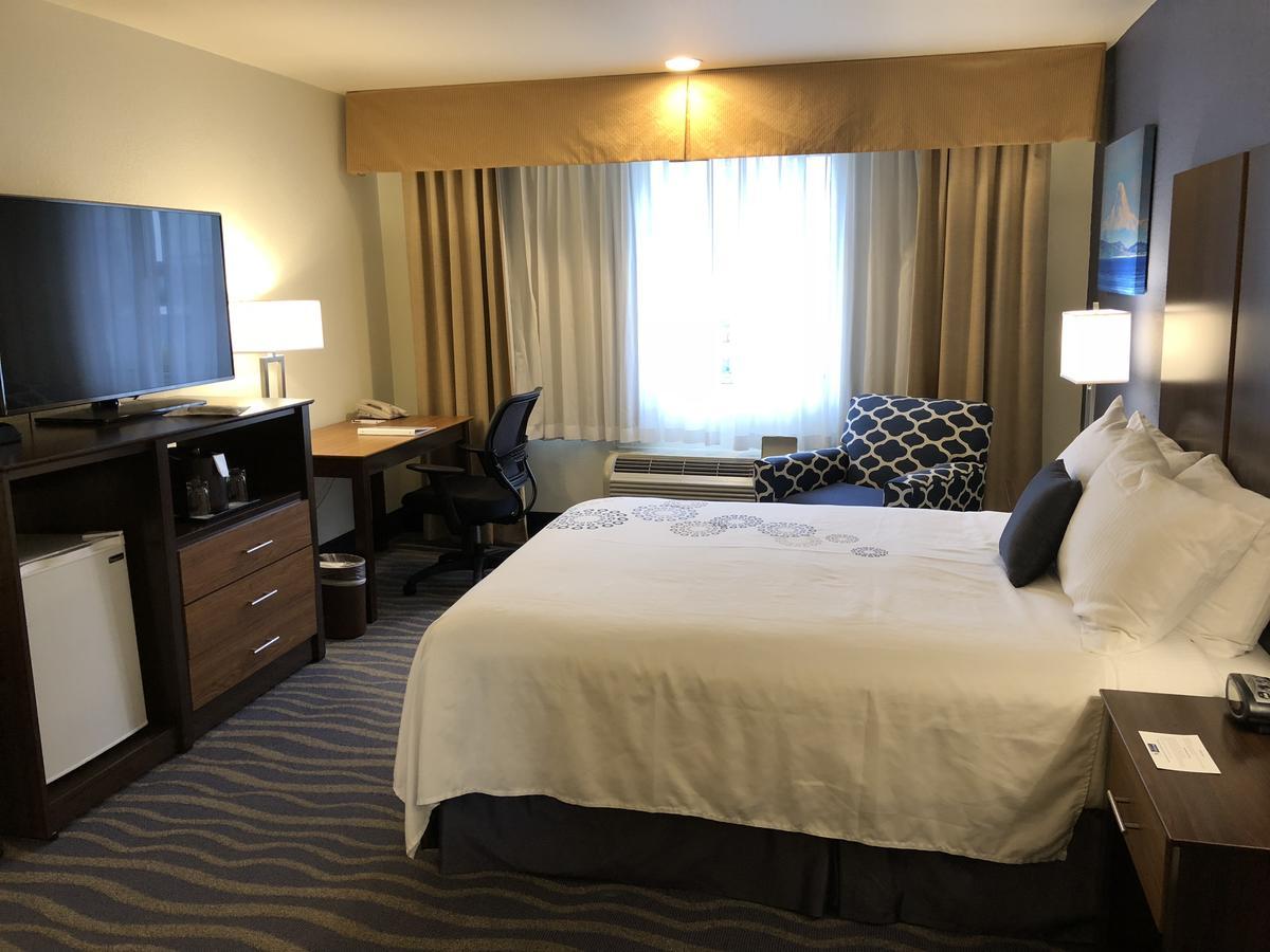Best Western Plus Edmonds Harbor Inn Buitenkant foto